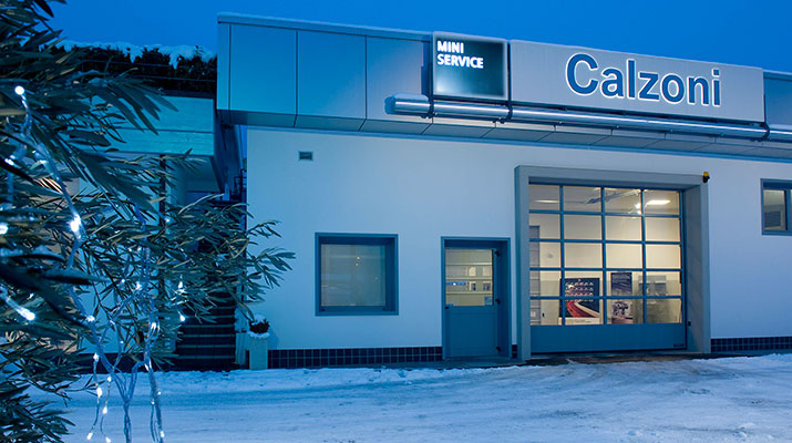 Vediamo la facciamo esterna del Centro MINI Service Calzoni Group